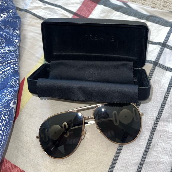Versace glasses very good condition used them 2-3 times but doesnt suit my face. - Picture 3 of 8
